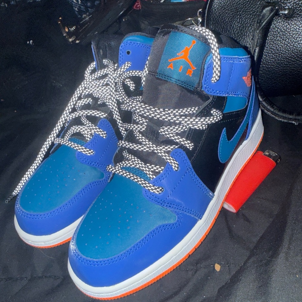 Air Jordan Mid 1